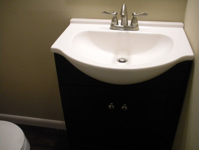 Building Photo - Two bedroom/1.5 bath Townhouse Kingsport, TN