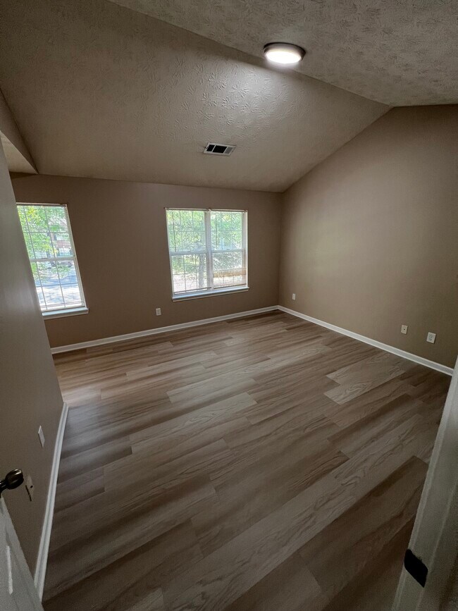 Building Photo - 2381 Rimmele Dr NW
