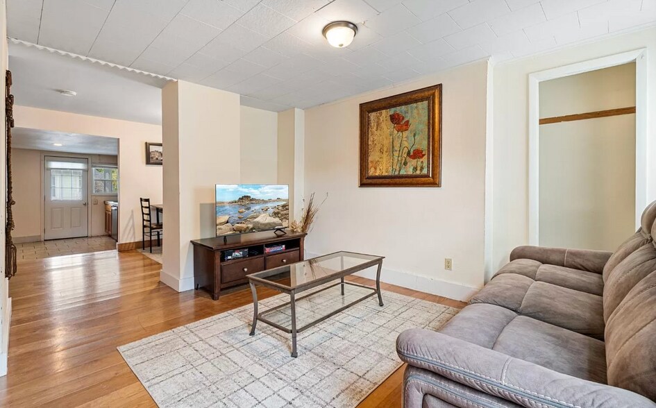 Building Photo - 136 Fayette St