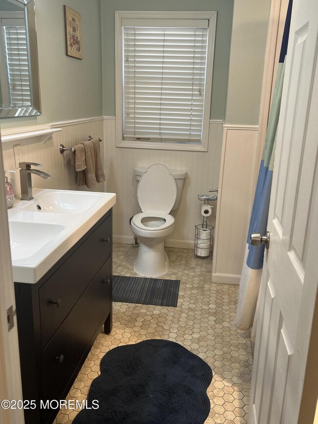 Building Photo - 1727 River Rd