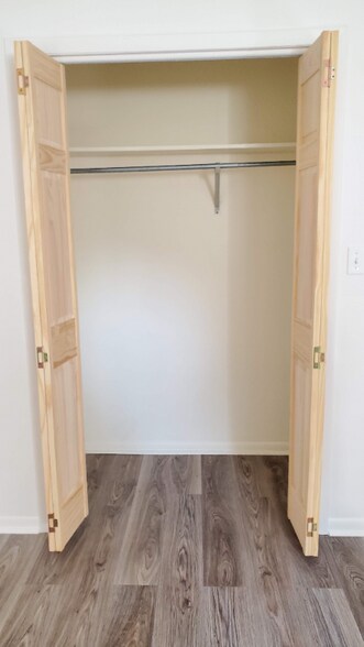 Building Photo - 210 Bolton Cir