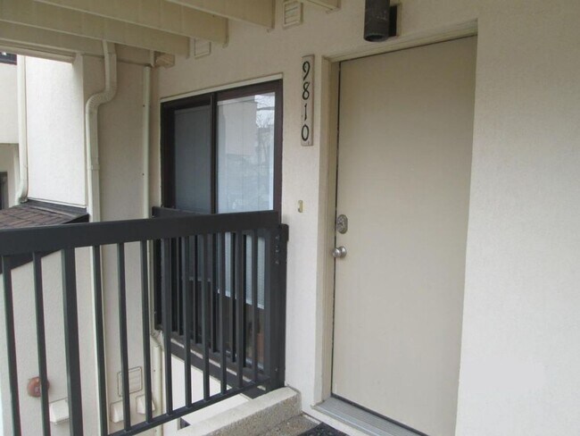 Building Photo - 9810 Hellingly Pl