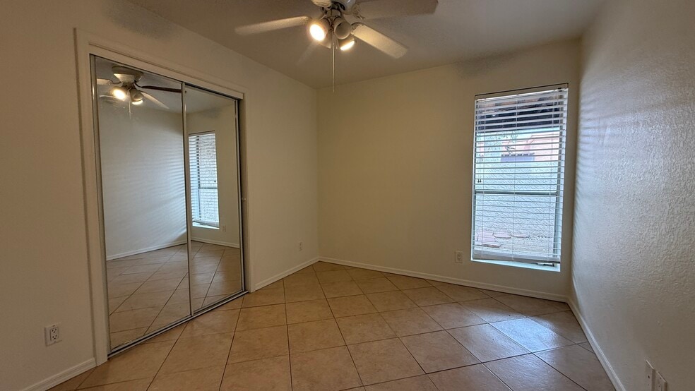 Building Photo - 735 N Arrowhead Dr