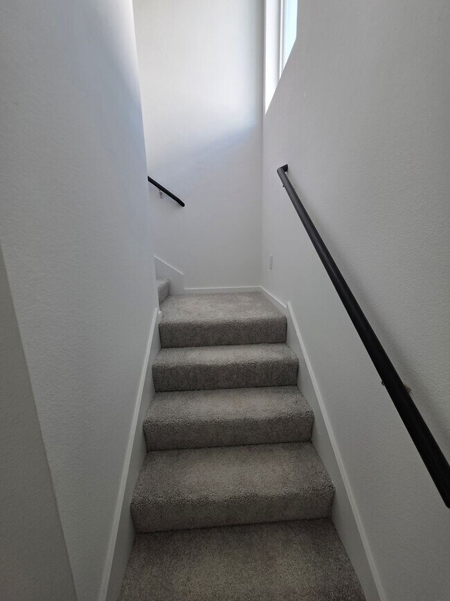 Building Photo - New Lennar Home – 4BR, 3BA | Energy-Effici...