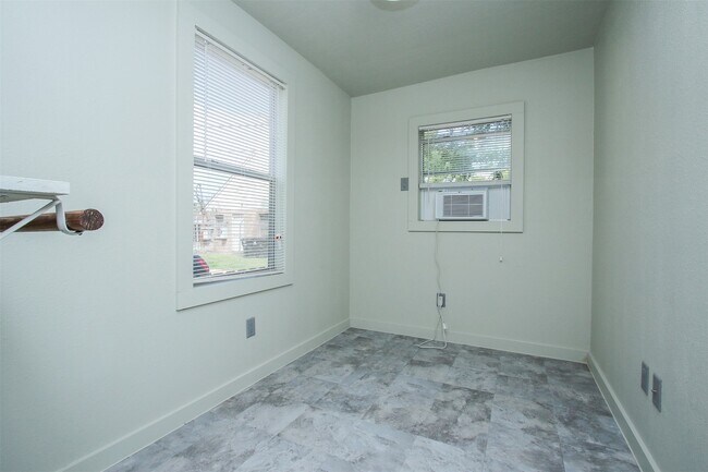 Building Photo - 505 E 32nd St