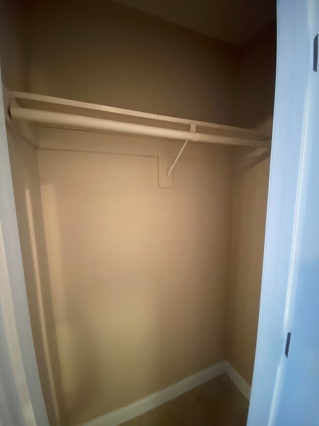 Building Photo - 672 Carrier Dr