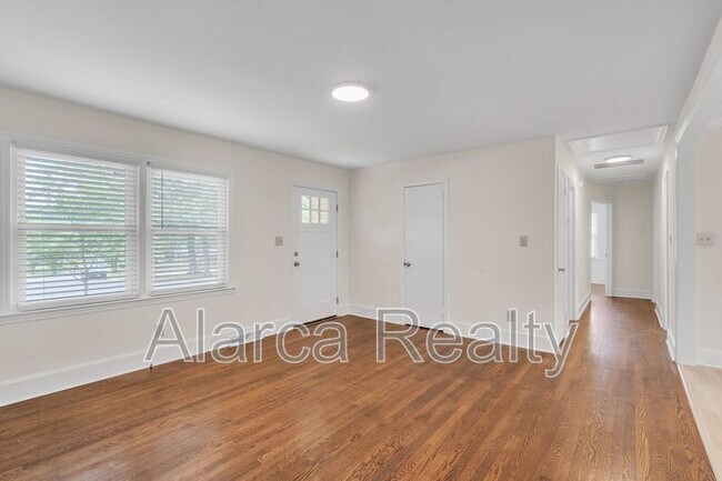 Building Photo - 3733 Manchester Dr