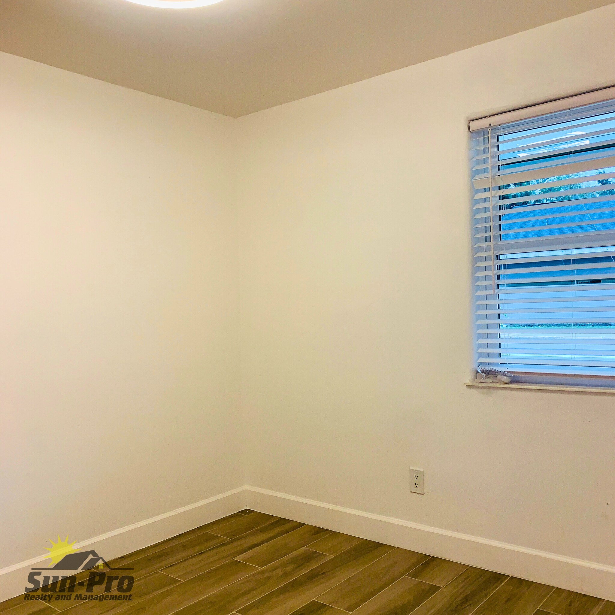 Building Photo - 748 Bethune St