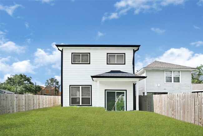 Building Photo - 7203 Weyburn St