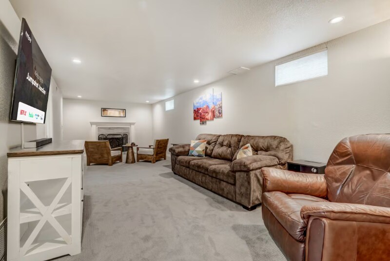Building Photo - 2402 Patrician Way