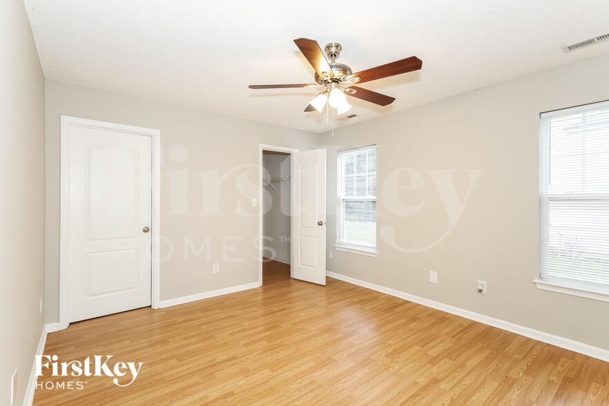 Building Photo - 885 Raindrops Rd