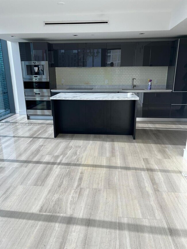 Building Photo - 1451 Brickell Ave