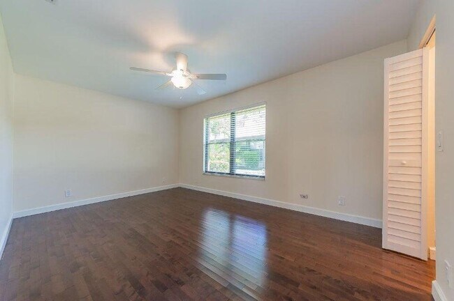 Building Photo - 13335 Cross Pointe Dr