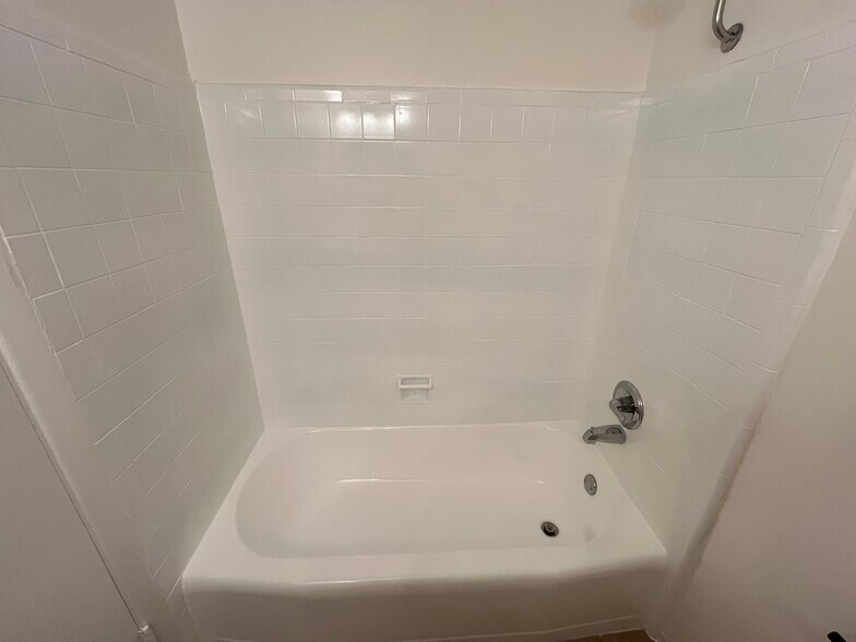 Building Photo - 810 E Redondo Dr