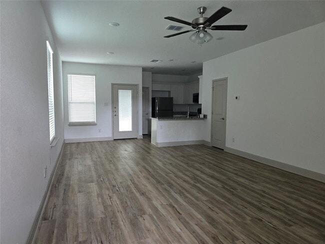 Building Photo - 7520 Magnolia Village
