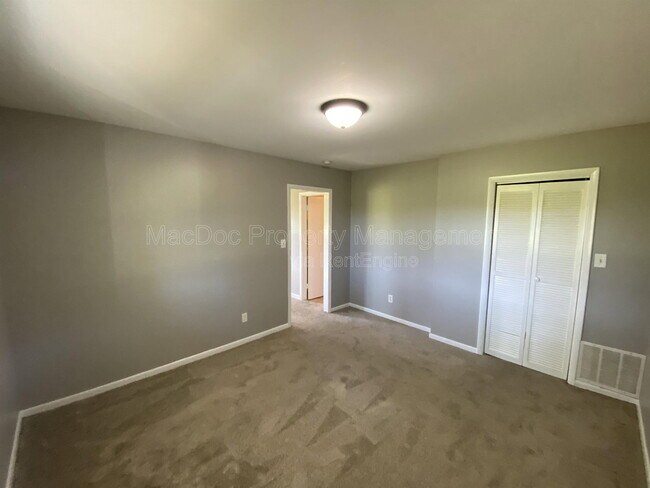 Building Photo - 10291 Paige Rd