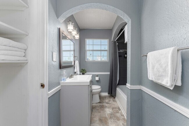 Building Photo - 1802 Morgan Ave