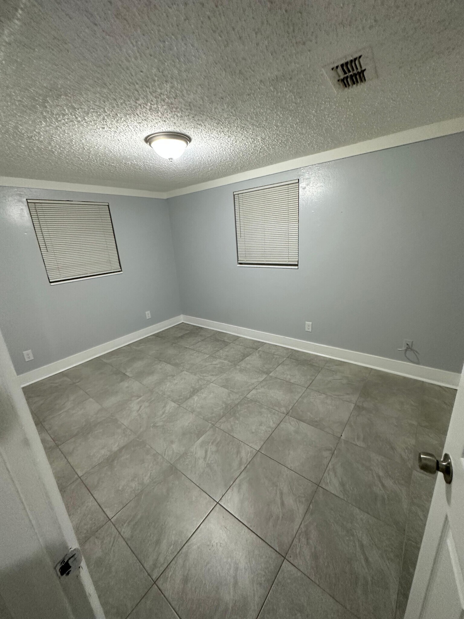 Building Photo - 1981 Hardee St