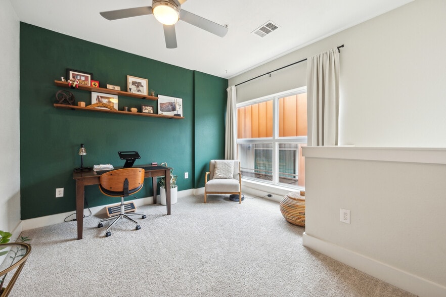 Office Space 3rd Floor - 2827 Manor Rd