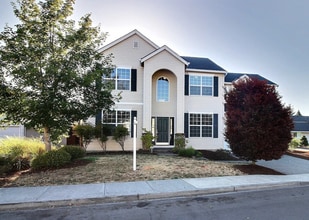 Building Photo - 6108 NE 84th Ave
