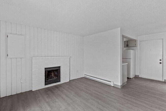 Building Photo - Free rent through June! Amazing one bedroo...