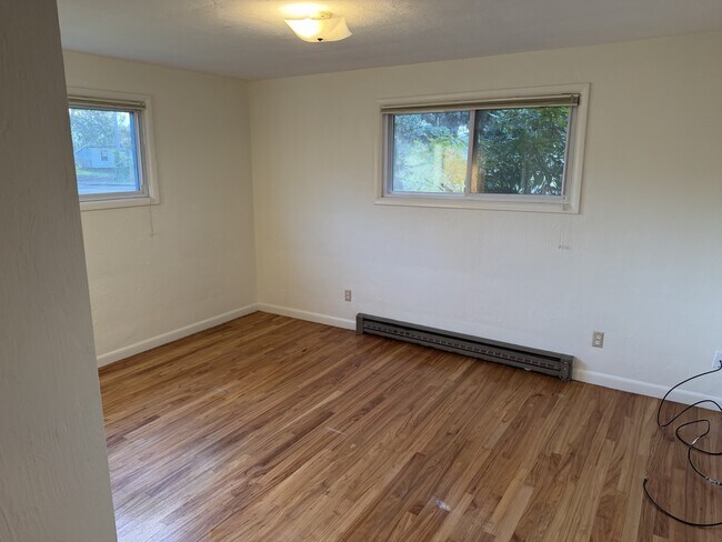 Building Photo - 3525 River Rd