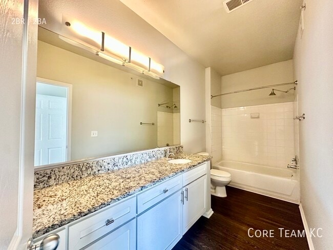 Building Photo - 701 Westport Rd