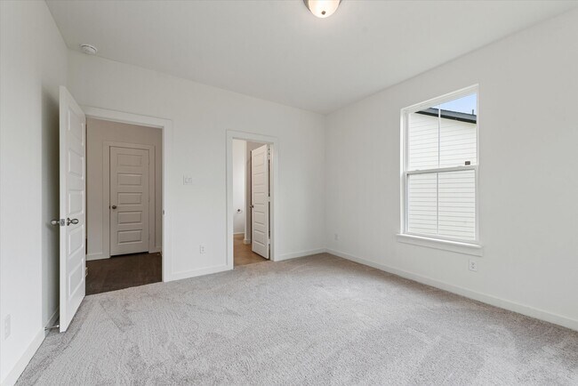 Building Photo - 1207 Chestnut Ct
