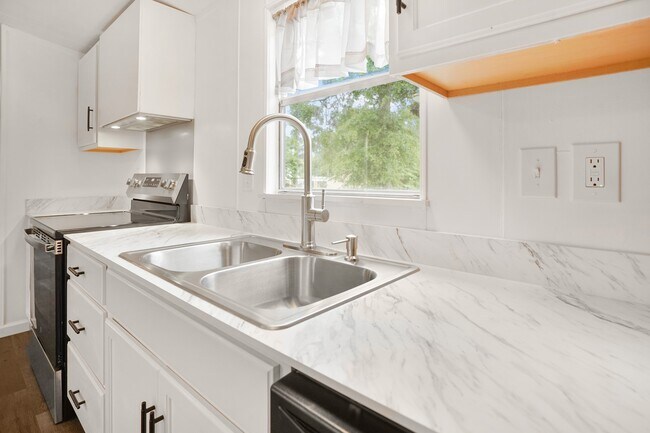 Building Photo - 21950 Caney Dr