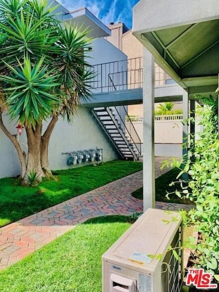 Building Photo - 451 Ivy St