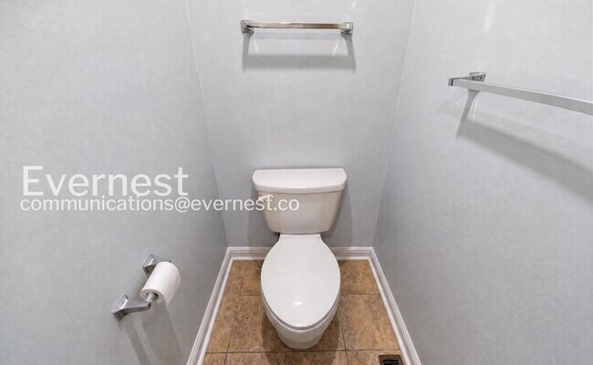 Building Photo - 2 Bed/1 Bath Home with Garage / Available Soon!