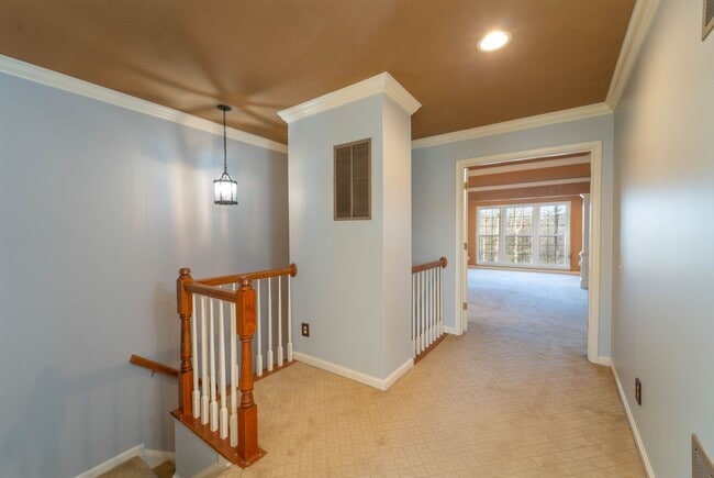 Building Photo - Updated Faircrest 4 BD 3.5 BA Townhome