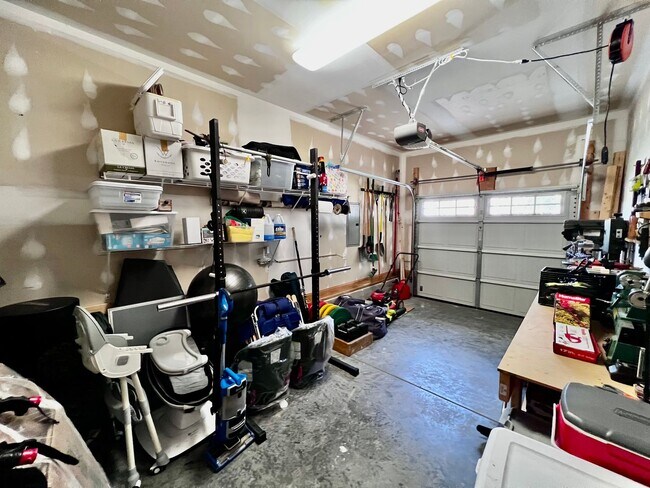 Building Photo - Charming Home Near Town Center VB with Lar...