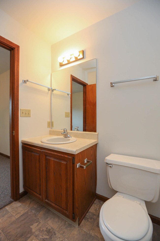 Building Photo - 439 Foxfire Dr