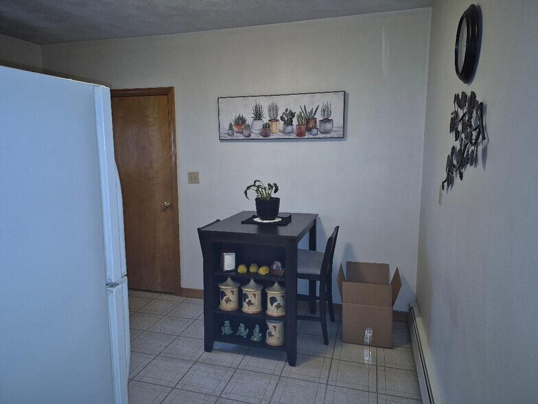 Building Photo - 65 Chipman St