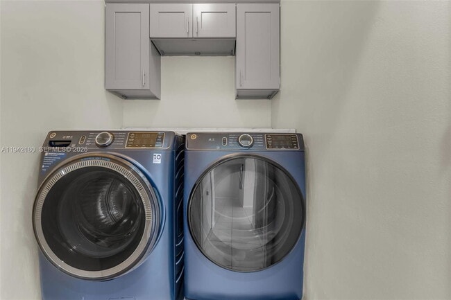 Building Photo - 18560 NE 3rd Ct