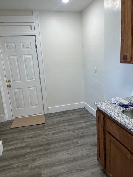 breakfast nook - 1959 Jones St