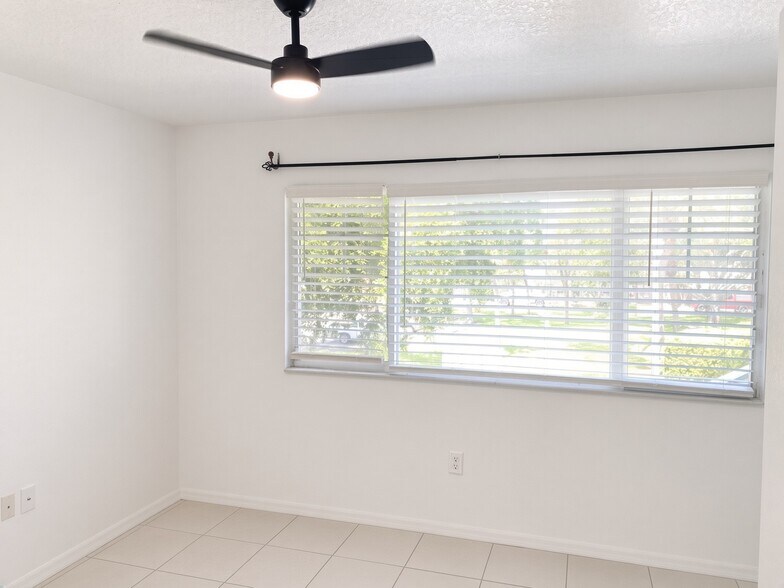 Building Photo - 634 Cohen Way