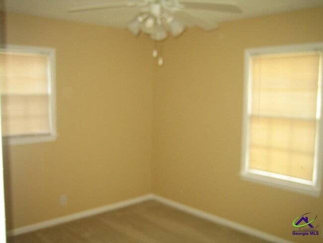 Building Photo - 5 Hampton Square