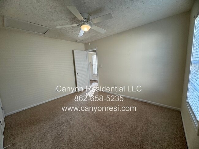 Building Photo - 1247 Chimney Swift Dr