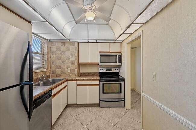 Building Photo - 719 Lori Dr