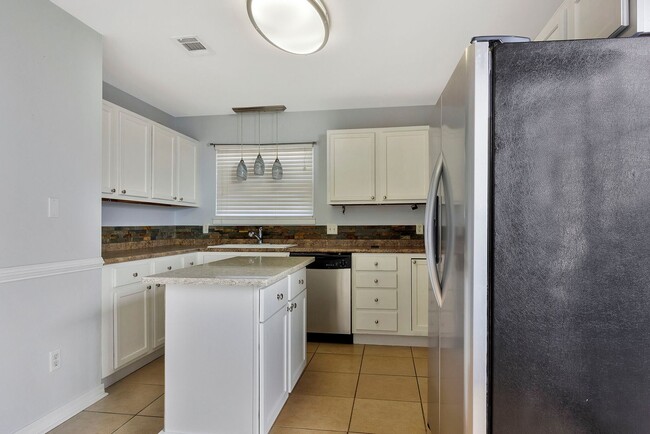 Building Photo - 3 bedroom in Ft Walton!!