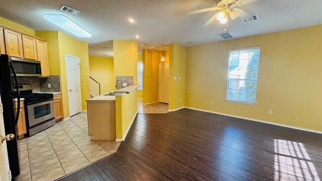 Building Photo - 16100 S Great Oaks Dr