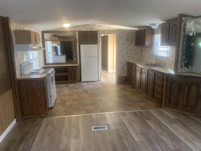 Building Photo - 1032 Aaron Ln