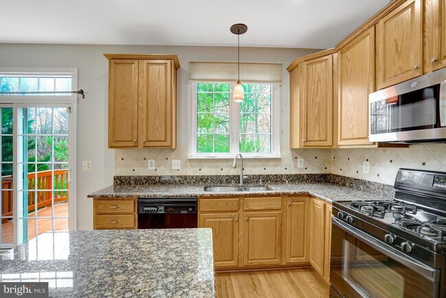 Building Photo - 6927 Rolling Creek Way