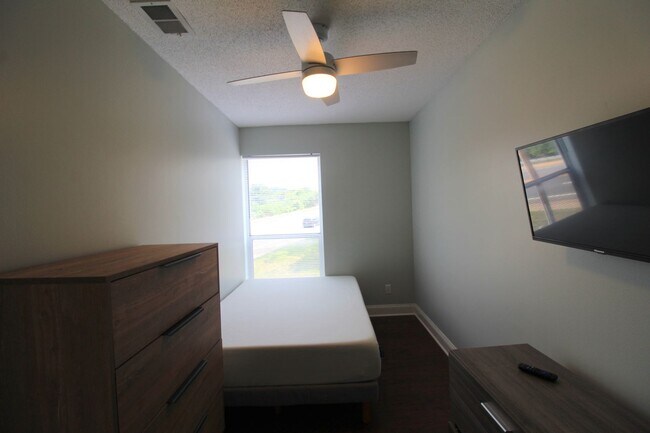Building Photo - 1330 Hunters Rd