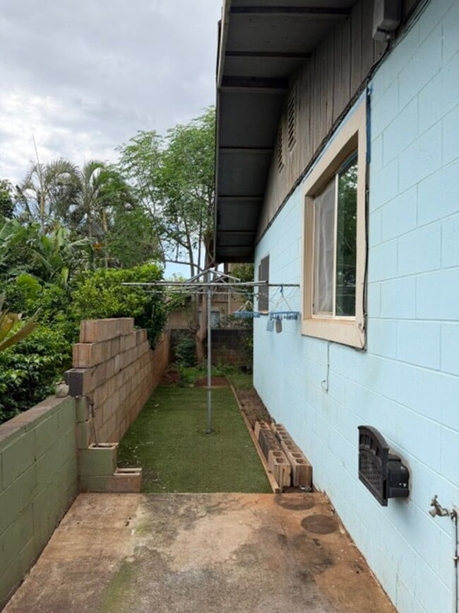 Building Photo - 36 Kupono St