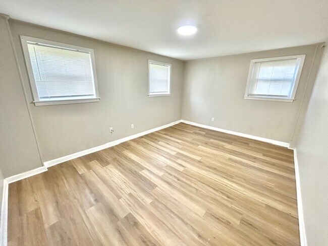 Building Photo - 2710 Scenic View Dr NW
