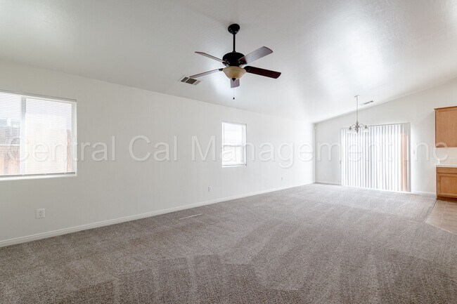 Building Photo - 3 Bedroom/2 Bath Home with an office in th...