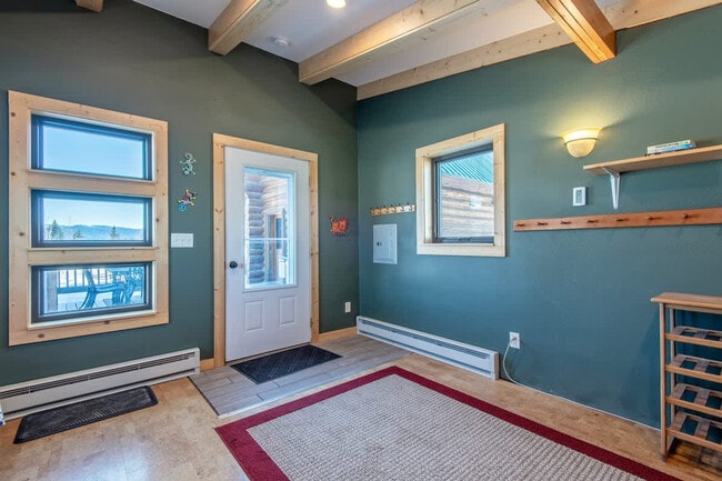 Building Photo - 5077 Pine Dr
